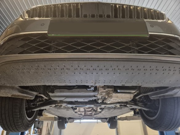 Oceľový kryt motora Ford Transit Connect - Automatická prevodovka (2024-2026)